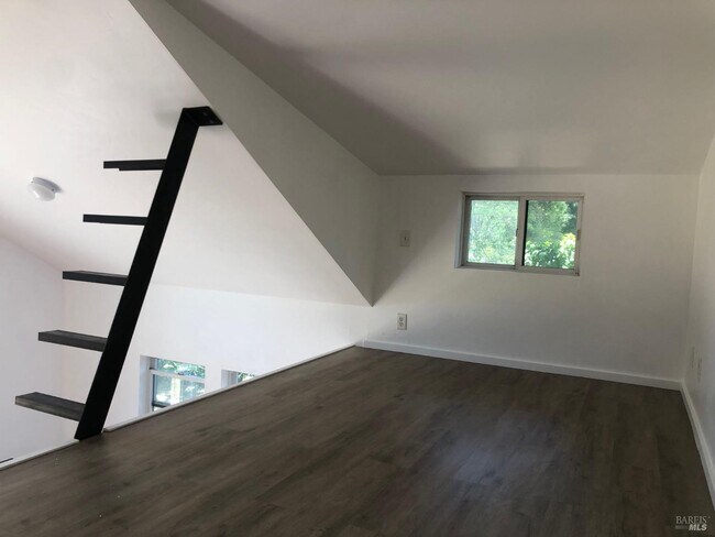 Building Photo - 334 Ridgway Ave