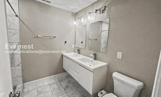 Building Photo - 3 Bed/2 Bath Home with In-Unit Laundry / Vouchers Accepted / Available Now!