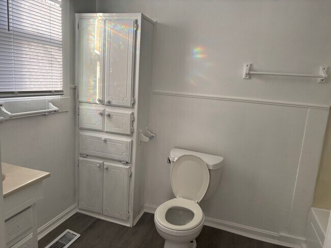 Building Photo - Peaceful Living: 2-Bed Home with Spacious Backyard