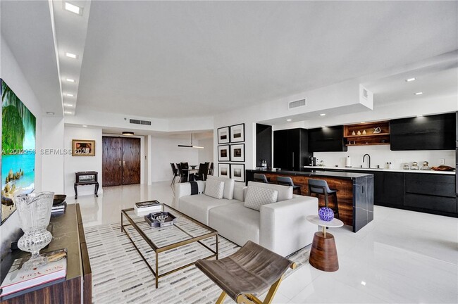 Building Photo - 20281 E Country Club Dr