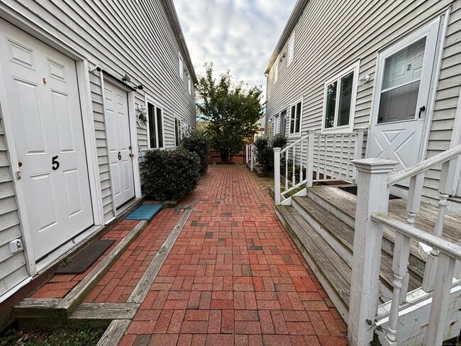 Building Photo - 26 Fairfield Ave
