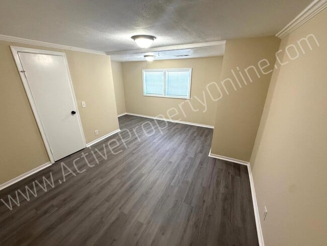 Building Photo - 857 Ola Dr