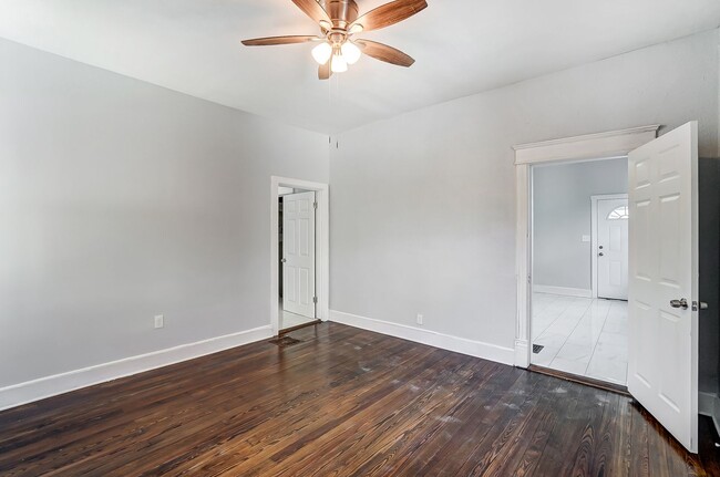 Building Photo - Three Bedroom Home in Hamilton!