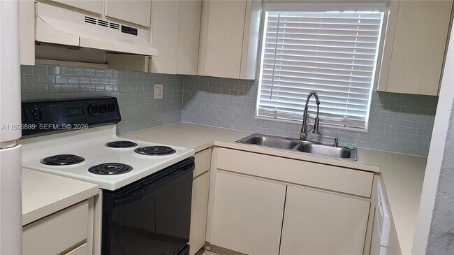 Building Photo - 1280 SE 9th St