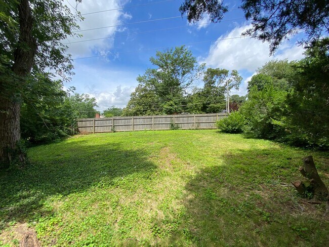 Building Photo - Welcome to Blueberry Hills located off Nicholasville Rd     20260615