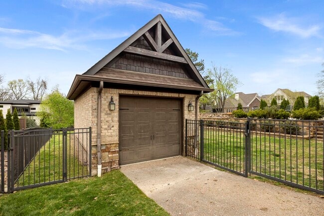 Building Photo - 4603B Lealand Ln