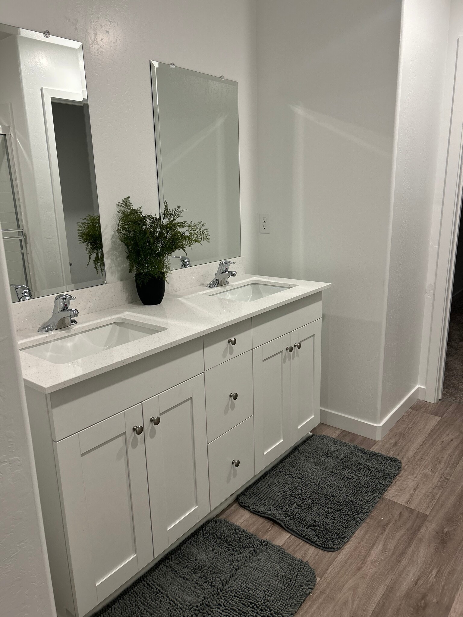 Dual Vanities - 8716 Hamblen Ct