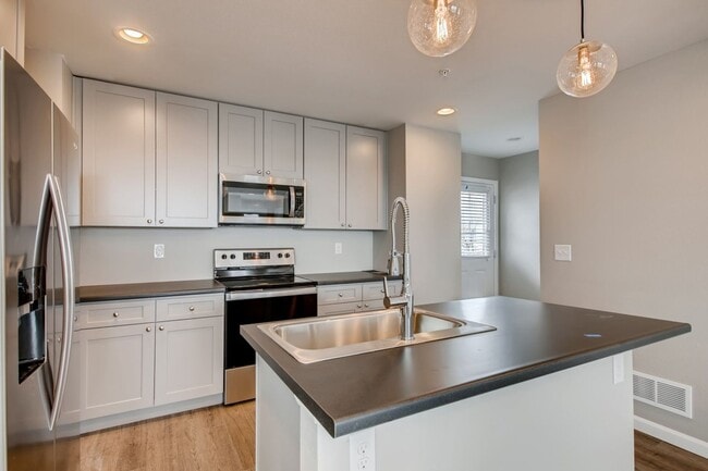 Building Photo - 3 Bedroom Townhomes For Rent