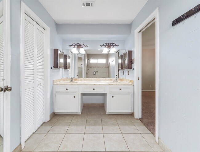 Building Photo - 2304 Colleen Dr