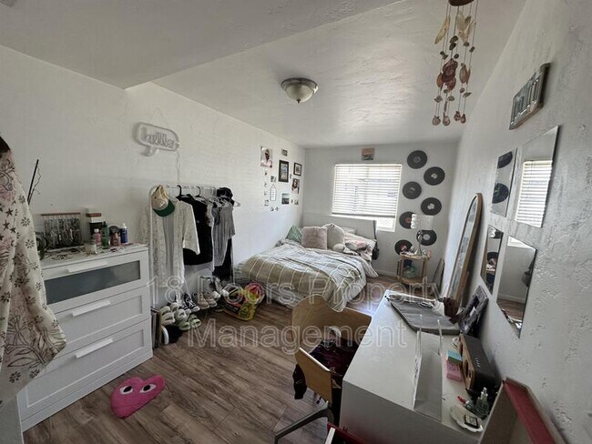 Building Photo - 6350 Mesita Dr