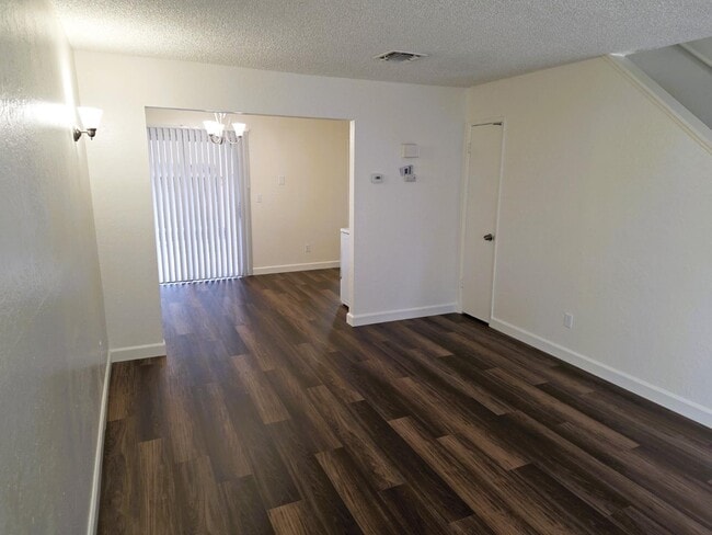 Building Photo - 923 Minnewawa Ave