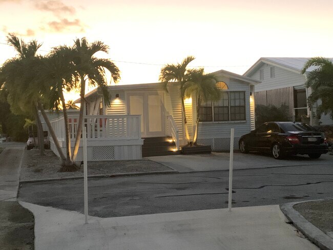 Building Photo - 55 Boca Chica Rd