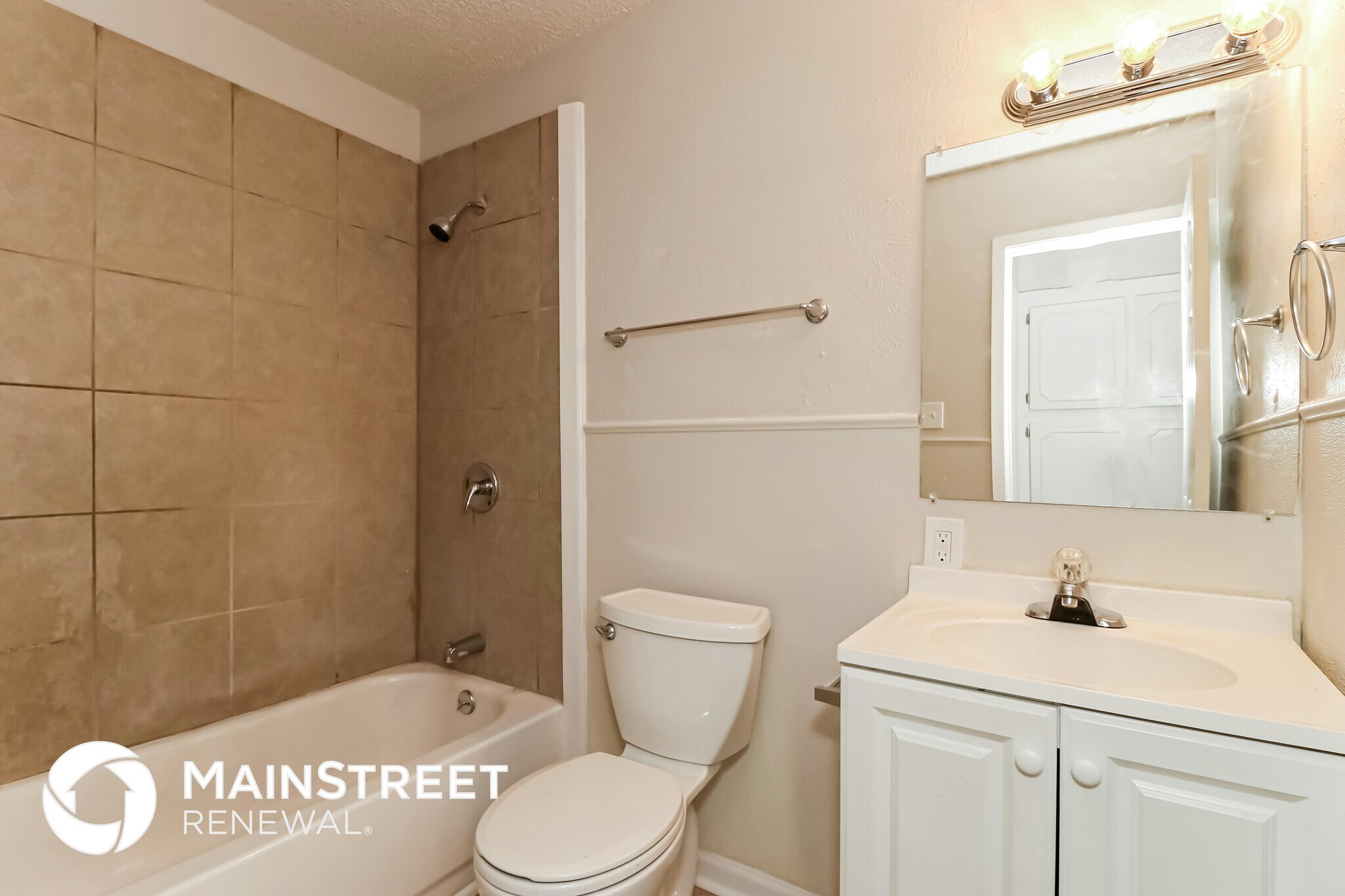 Building Photo - 3904 Royal Crest Dr