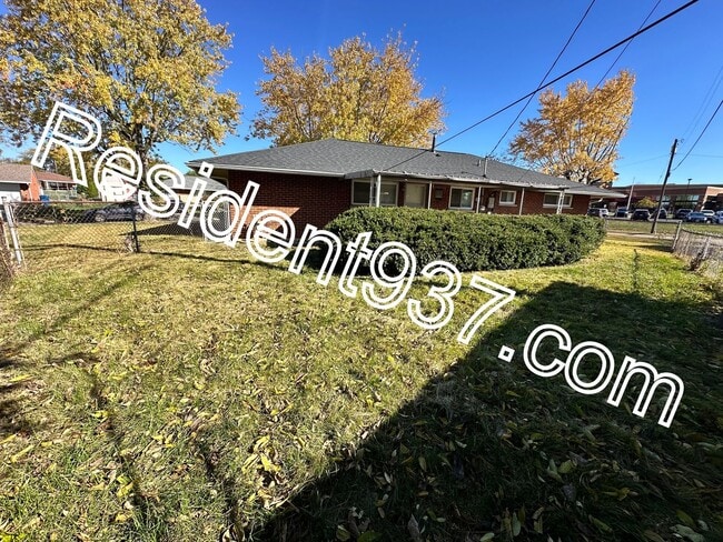 Building Photo - 3 bed 2 bath Home