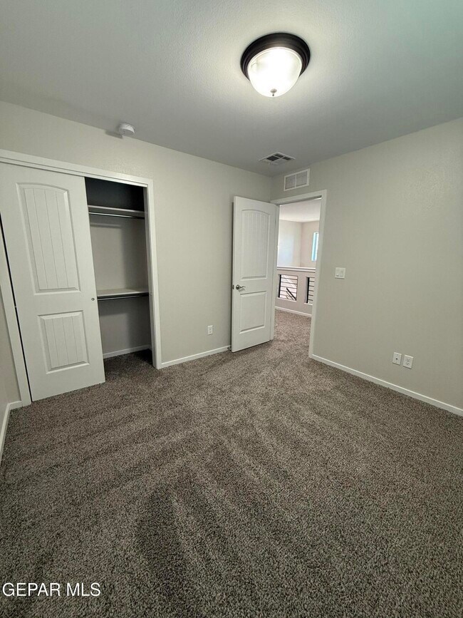 Building Photo - 1099 Sky River St