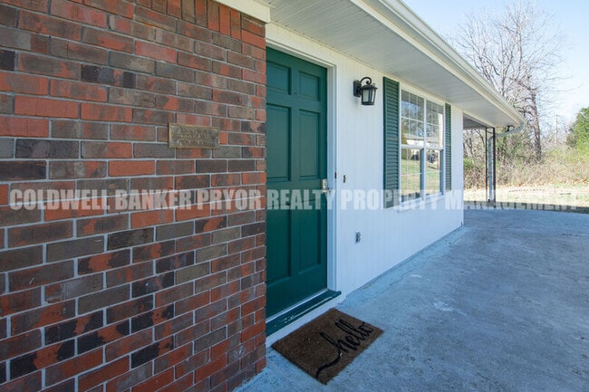 Building Photo - 598 Highland Dr