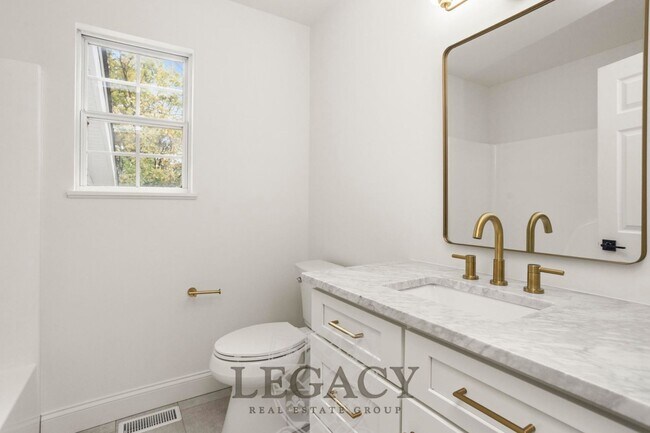 Building Photo - 100 Sadler Ct