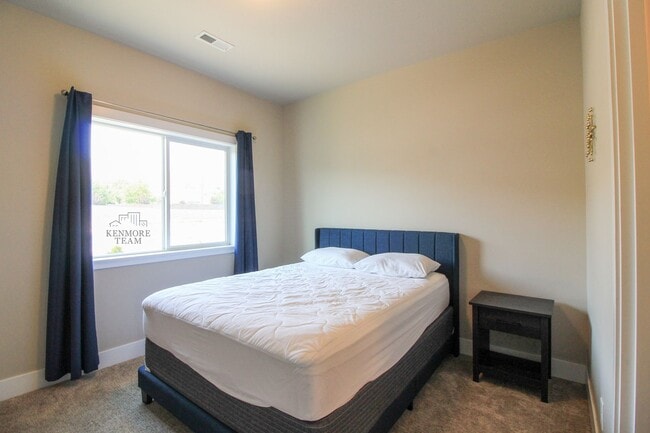 Building Photo - FURNISHED: 4 Bedroom, 2.5 Bath Home in Kennewick