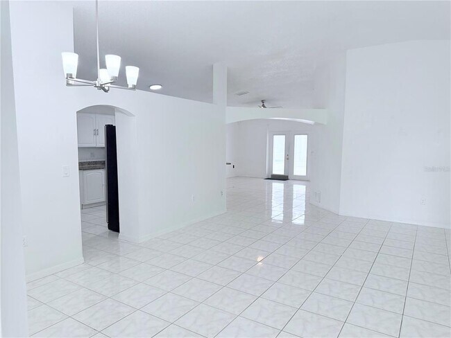 Building Photo - 161 China Berry Cir