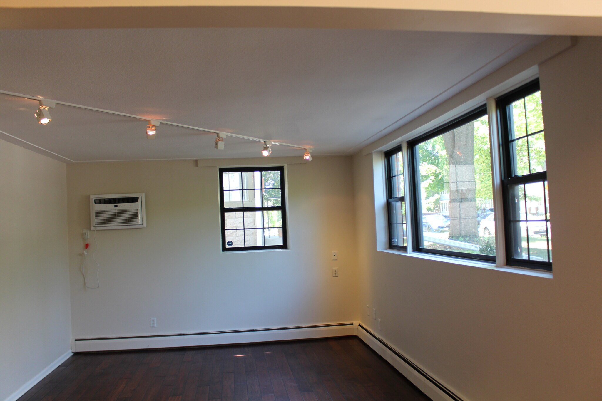 Building Photo - 3215 Pillsbury Ave S