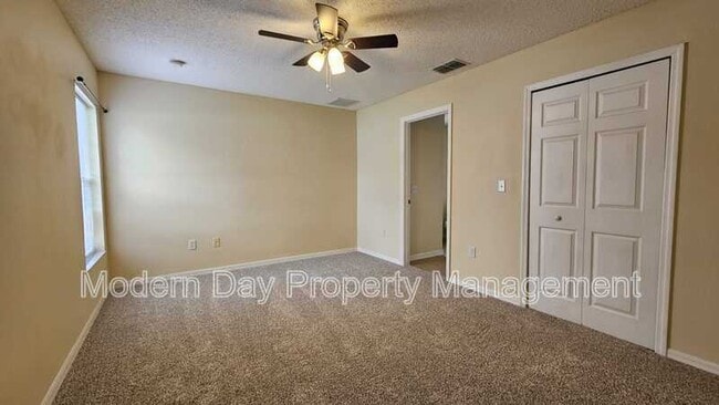 Building Photo - 10368 Lansfield St