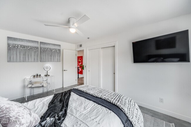 Building Photo - 8618 N Timberlane Dr