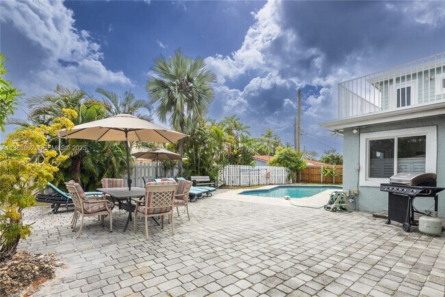 Building Photo - 1690 NE 25th Ave