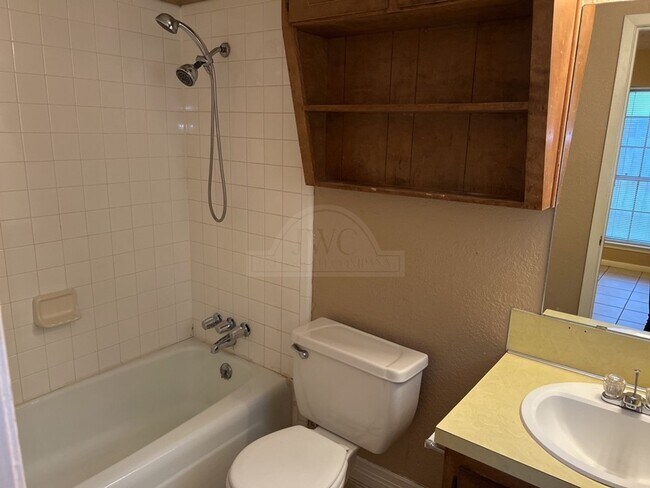 Building Photo - 2404 Carnation Dr