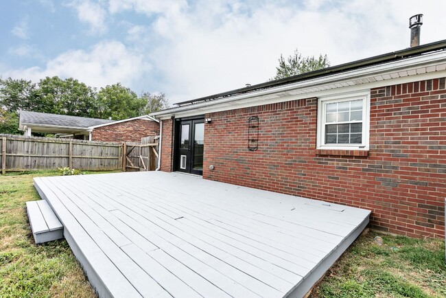 Building Photo - 705 Bon Aire Dr