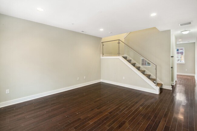 Building Photo - 2608 Webster St