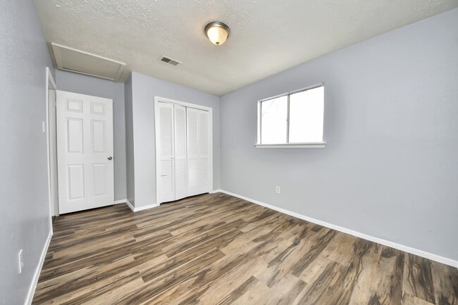 Building Photo - 23927 Verngate Dr