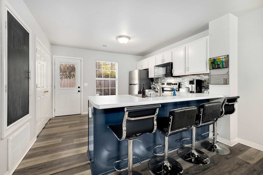 Building Photo - 1222 N Iron Horse Dr