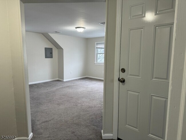 Building Photo - 42 Summit Ave