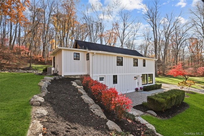 Building Photo - 260 Waccabuc Rd