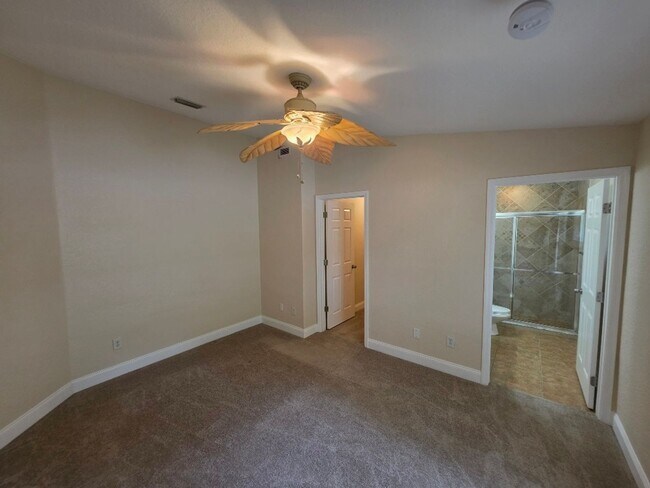 Building Photo - Beautiful 3 Bedroom 2 Bathroom Daytona Beach Home