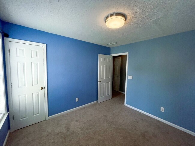 Building Photo - Beautiful fenced in Corner Lot!