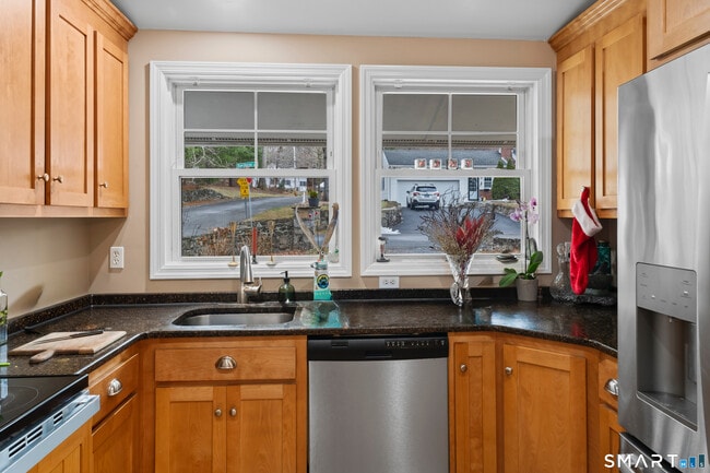 Building Photo - 1 Hawthorne Cove