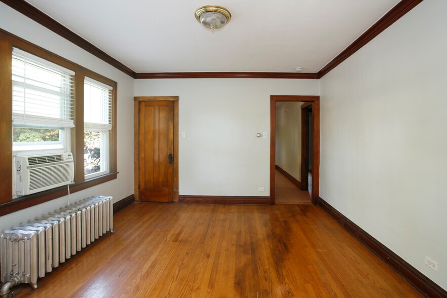 Building Photo - 2152 W Webster Ave