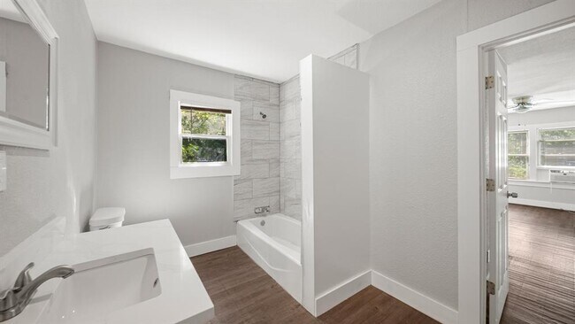 Building Photo - 1164 3 Rd St