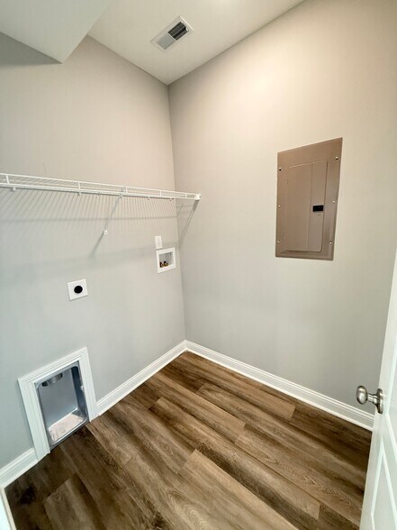 Building Photo - 3920 Dunbar Ave