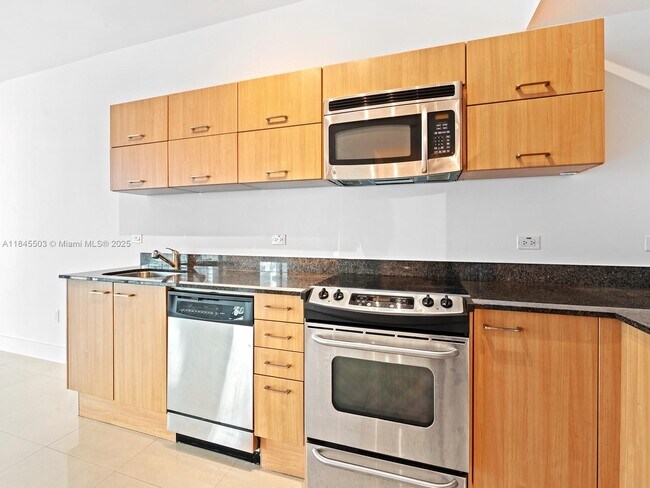 Building Photo - 350 S Miami Ave