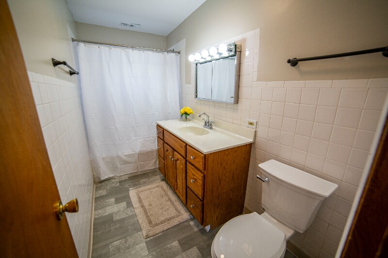 Building Photo - 2336 W 122nd St