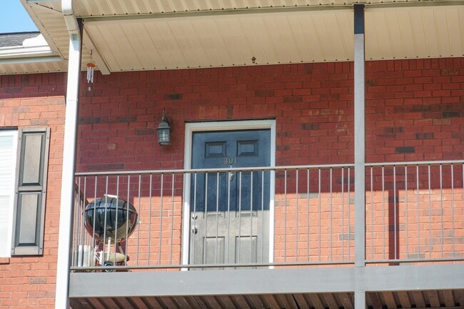 Building Photo - 2 Bedroom Condo in View of Jordan-Hare Stadium