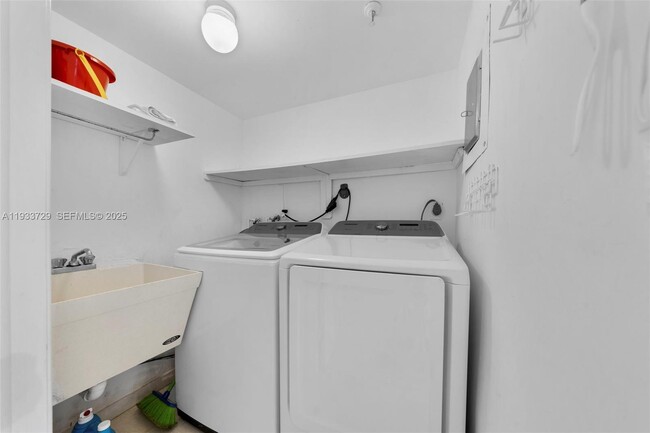 Building Photo - 4301 Collins Ave