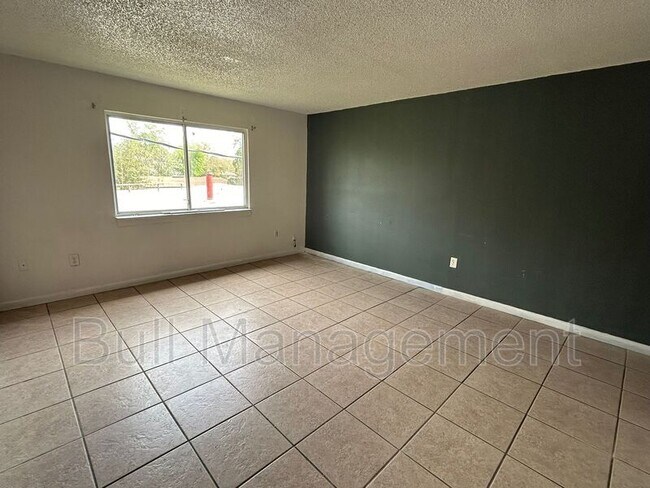 Building Photo - 1813 Blossom Terrace