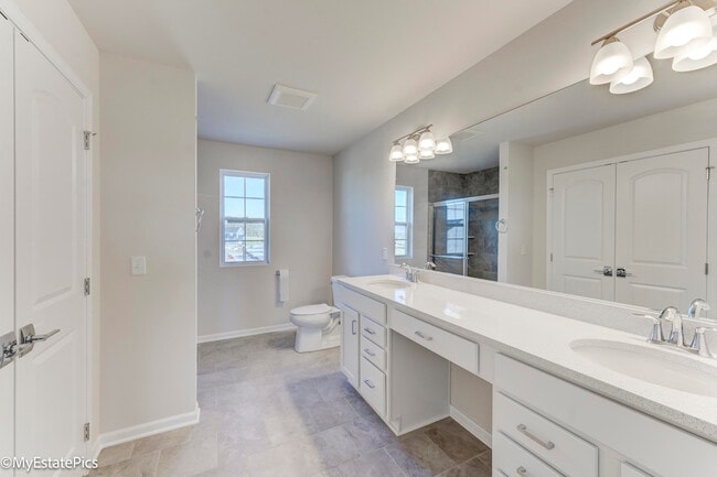 Building Photo - 2780 Riverview Ln