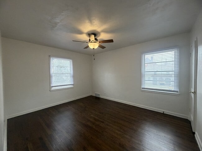 Building Photo - 1815 E 74 Terrace