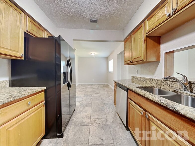 Building Photo - 902 Check Pl