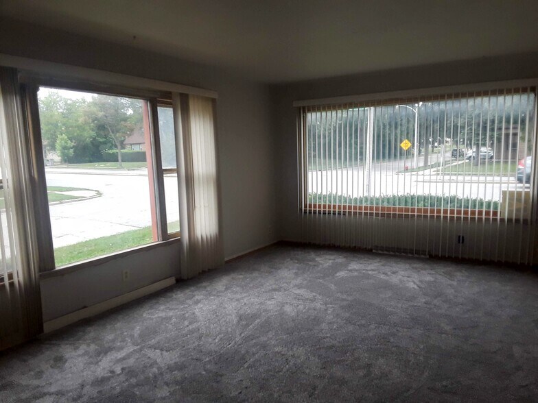Building Photo - 6633 W Villard Ave