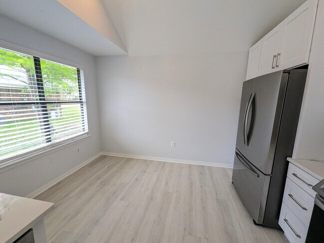 Building Photo - 1837 Sunrise Dr